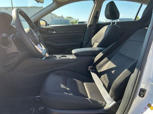 Used 2025 Nissan Altima 2.5 SV FWD image 22