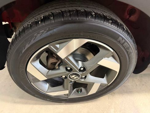Used 2023 Hyundai Venue SEL FWD image 13