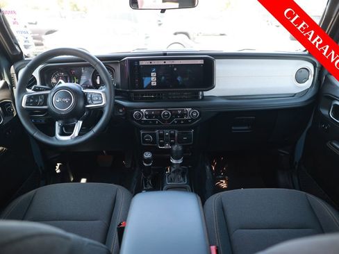 Used 2025 Jeep Wrangler Unlimited Sahara w/ Safety Group AWD/4WD image 26