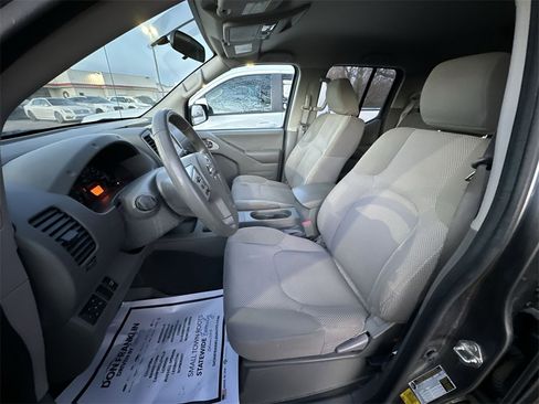 Used 2019 Nissan Frontier SV image 11