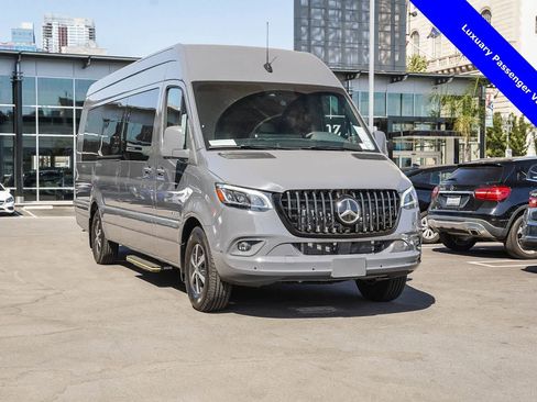 Used 2024 Mercedes-Benz Sprinter 2500 image 5