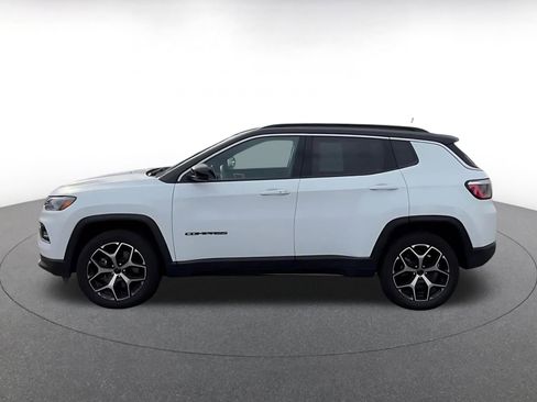 Used 2025 Jeep Compass Limited image 9
