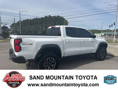 Used 2024 Chevrolet Colorado ZR2 w/ ZR2 Convenience Package III image 3