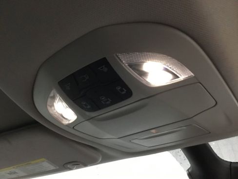 Used 2024 Chrysler Pacifica Touring-L image 33