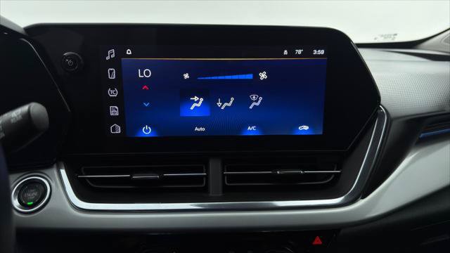 Used 2025 Chevrolet Trax LT w/ LT Convenience Package FWD image 34