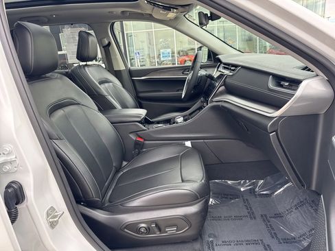 Used 2023 Jeep Grand Cherokee Limited w/ Luxury Tech Group II image 28