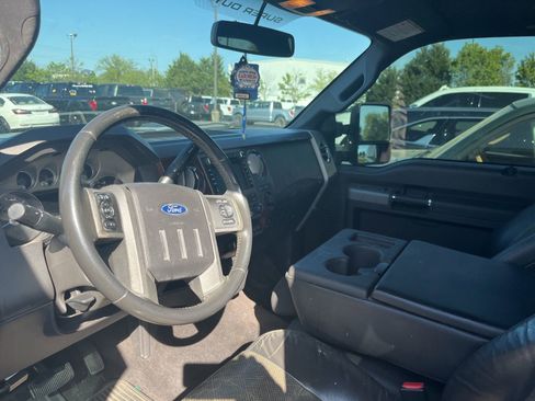 Used 2011 Ford F250 Lariat w/ Lariat Ultimate Pkg image 3