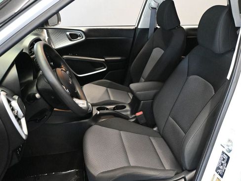 Used 2024 Kia Soul LX FWD image 16