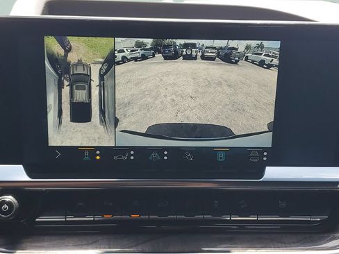 Used 2022 Chevrolet Silverado 1500 LTZ w/ LTZ Convenience Package II AWD/4WD image 17