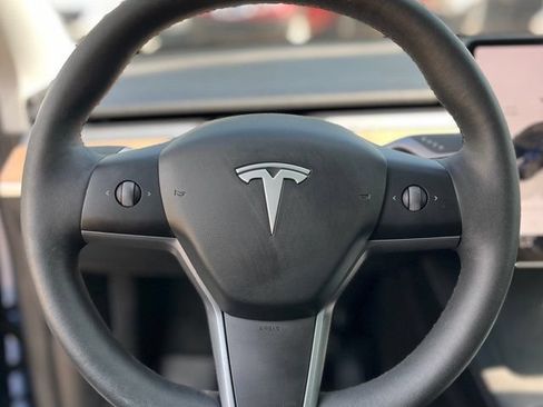 Used 2025 Tesla Model Y Long Range RWD image 27