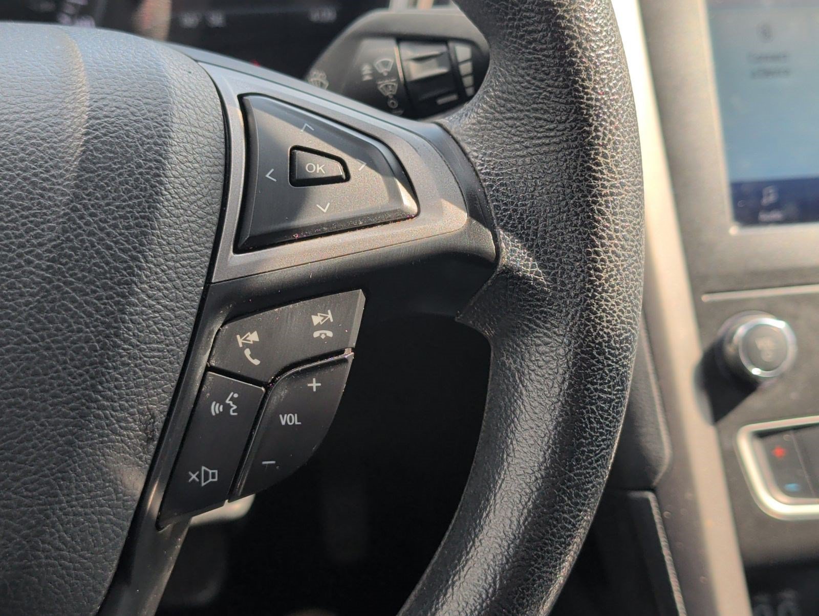 Used 2020 Ford Fusion SE FWD image 15