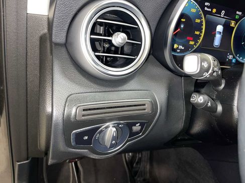 Used 2021 Mercedes-Benz GLC 300 4MATIC image 23