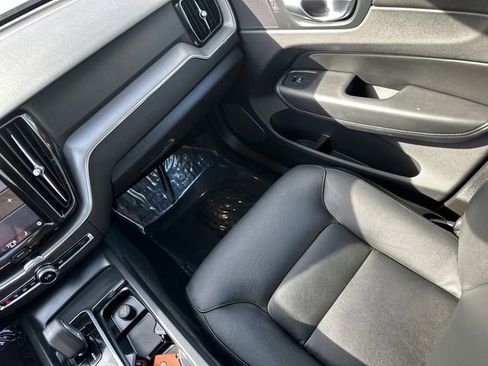 Used 2024 Volvo XC60 B5 Core image 20