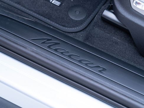 Certified 2026 Porsche Macan AWD/4WD image 14