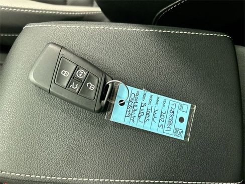 Certified 2025 Volkswagen Taos SEL w/ Black Wheel Plus Package image 18