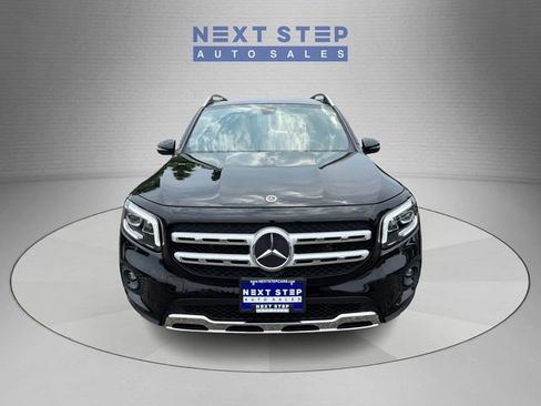 Used 2021 Mercedes-Benz GLB 250 4MATIC w/ Premium Package image 2
