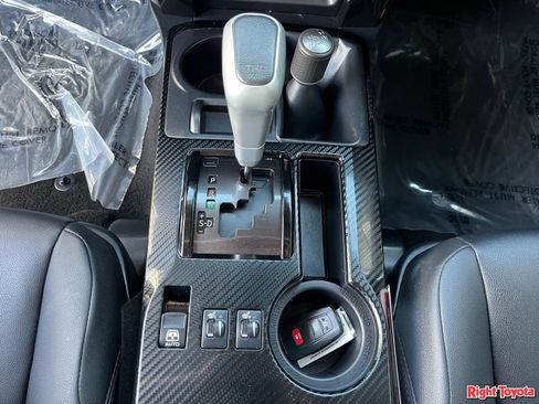 Certified 2024 Toyota 4Runner TRD Off-Road Premium w/ Moonroof Package AWD/4WD image 31