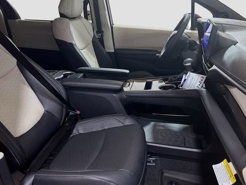 New 2026 Toyota Sienna Platinum AWD/4WD image 28