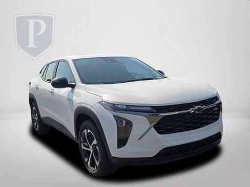 New 2026 Chevrolet Trax RS w/ Sunroof Package FWD image 15