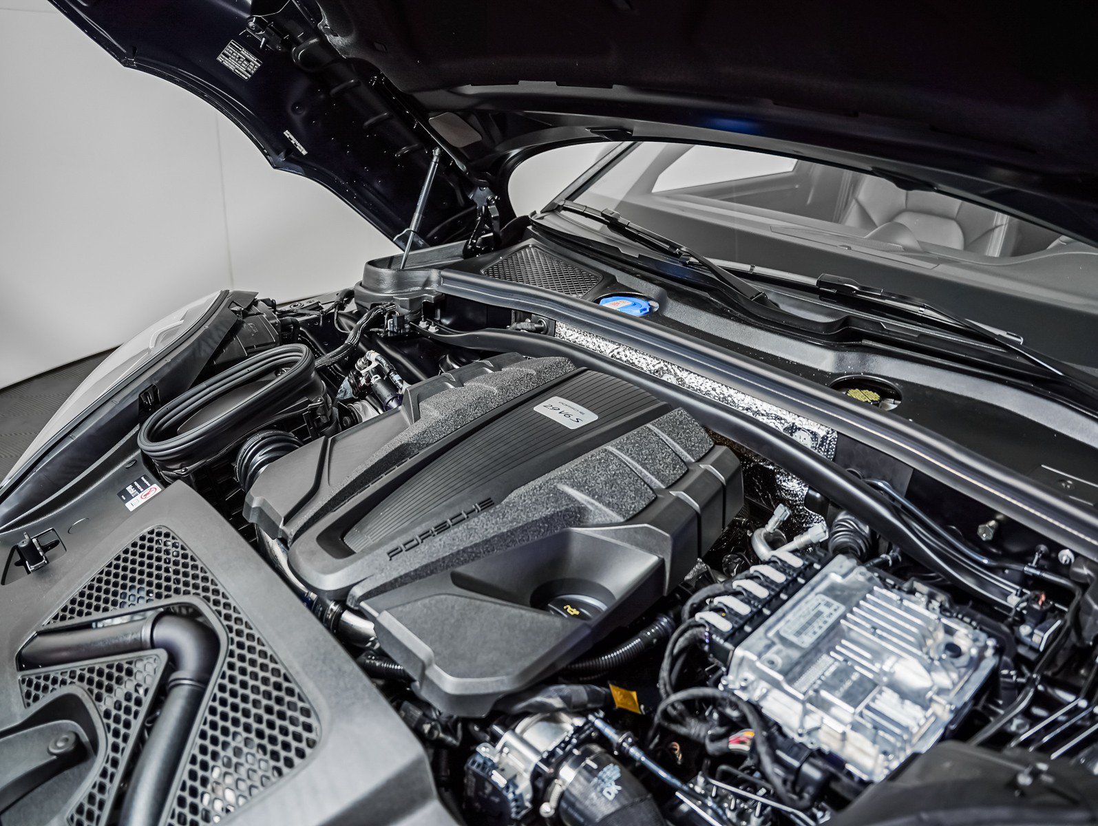 Certified 2026 Porsche Macan S AWD/4WD image 13