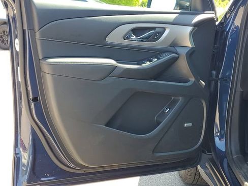 Used 2022 Chevrolet Traverse LT w/ LT Premium Package FWD image 9