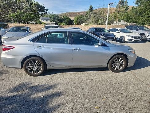 Used 2017 Toyota Camry SE FWD image 6