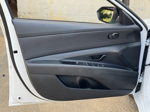 Used 2025 Hyundai Elantra Sport FWD image 35