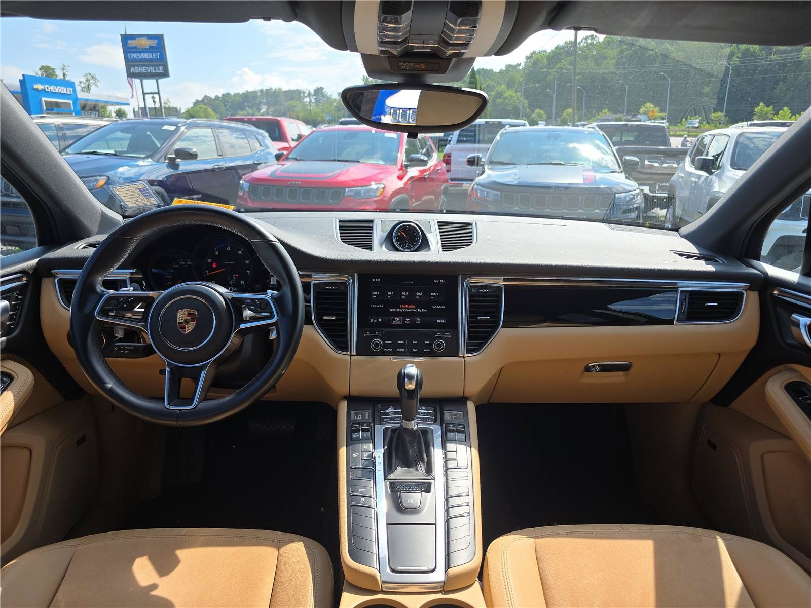Used 2018 Porsche Macan AWD/4WD image 17