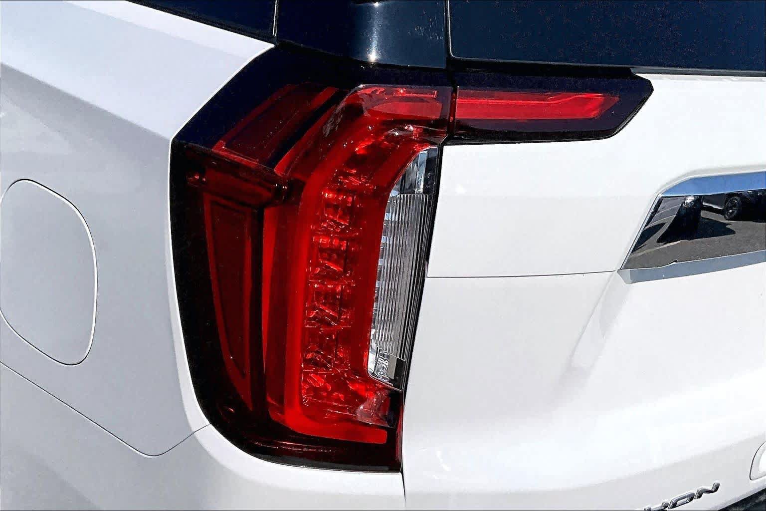 Used 2023 GMC Yukon SLT AWD/4WD image 27