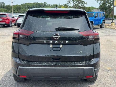 Used 2024 Nissan Rogue S AWD/4WD image 5