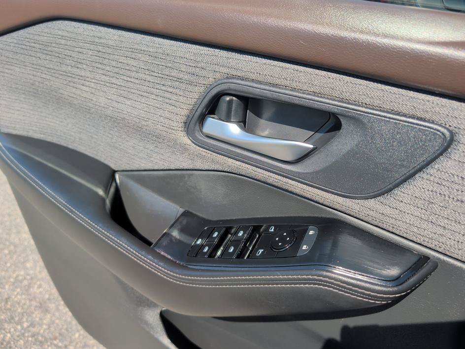 Used 2023 Nissan Rogue SV FWD image 17