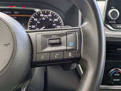 Used 2021 Nissan Rogue SV image 25