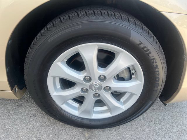 Used 2010 Toyota Camry LE FWD image 8