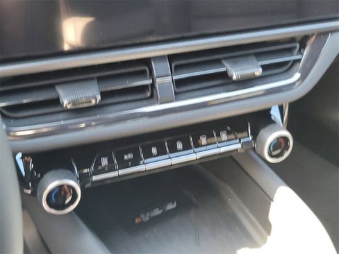 New 2025 Chevrolet Equinox EV RS image 19