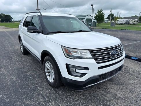 Used 2017 Ford Explorer XLT FWD image 2