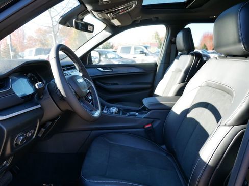 New 2025 Jeep Grand Cherokee Laredo image 31