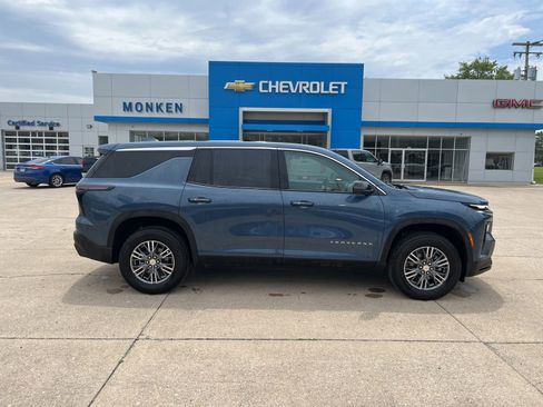 Used 2024 Chevrolet Traverse LS FWD image 2