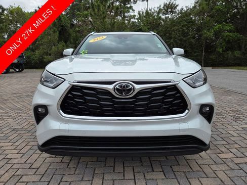 Used 2023 Toyota Highlander Limited FWD image 2