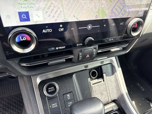 Used 2024 Lexus GX 550 w/ Accessory Package (31) AWD/4WD image 19