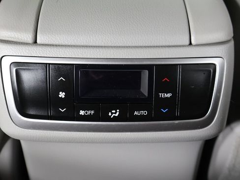 Used 2017 Toyota Highlander XLE AWD/4WD image 58