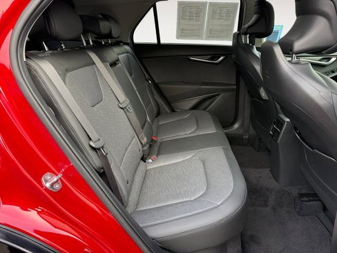 Used 2023 Kia Niro SX Touring image 18