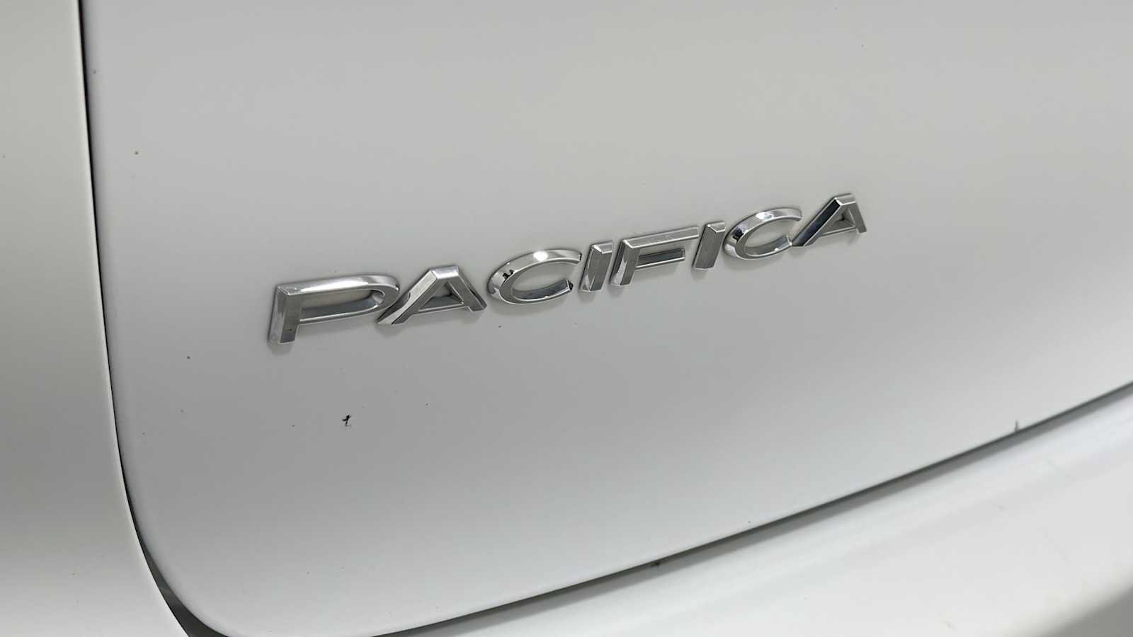 Used 2022 Chrysler Pacifica Touring-L FWD image 28