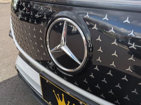 Used 2024 Mercedes-Benz EQB 300 4MATIC image 34