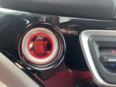 Used 2019 Honda Pilot Touring image 29