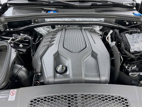 New 2026 Porsche Macan image 32