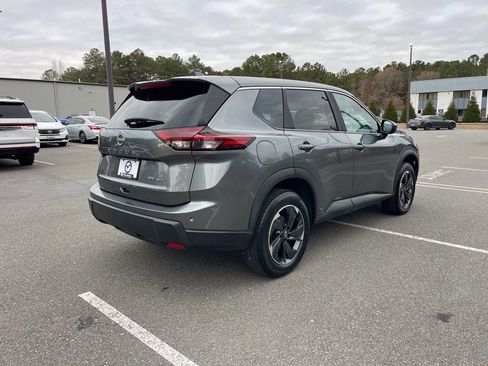 Used 2024 Nissan Rogue SV image 5