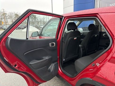 Certified 2025 Hyundai Venue SE image 29