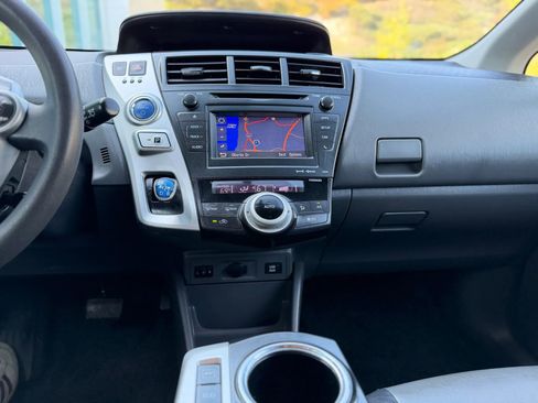 Used 2012 Toyota Prius V Five FWD image 10