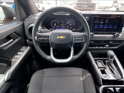 Used 2024 Chevrolet Colorado LT w/ LT Convenience Package RWD image 8