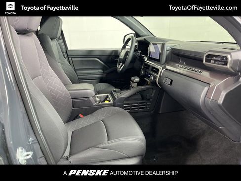 Certified 2025 Toyota Tacoma SR5 w/ SR5 Upgrade Package AWD/4WD image 4